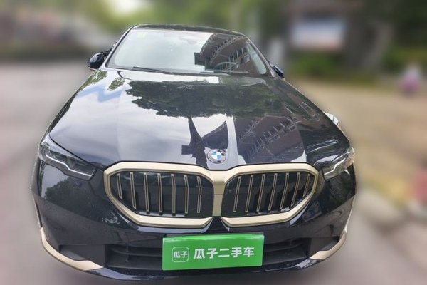 BMW 5 Series 2024, 20800 км, за 46350 USD