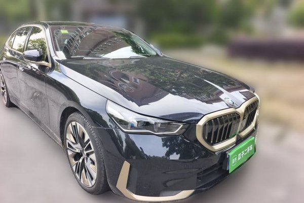 BMW 5 Series 2024, 20800 км, за 46350 USD