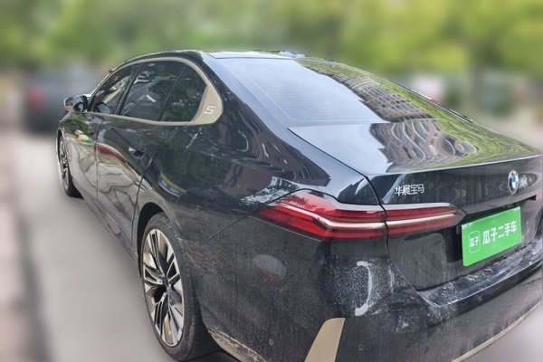 BMW 5 Series 2024, 20800 км, за 46350 USD