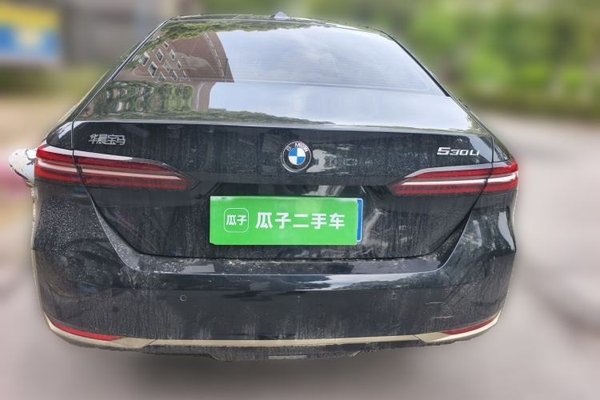 BMW 5 Series 2024, 20800 км, за 46350 USD
