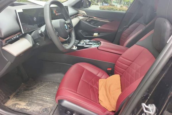 BMW 5 Series 2024, 20800 км, за 46350 USD - фото 14