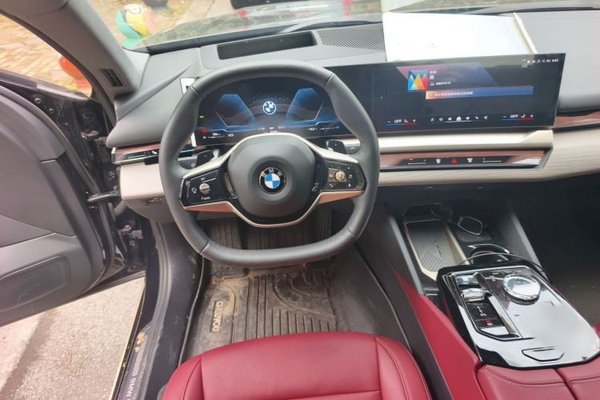 BMW 5 Series 2024, 20800 км, за 46350 USD - фото 9
