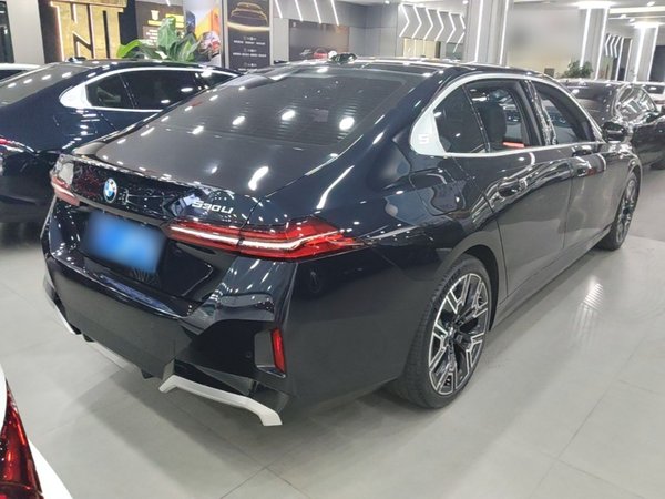 BMW 5 Series 2024, 31600 км, за 49044 USD - фото 6