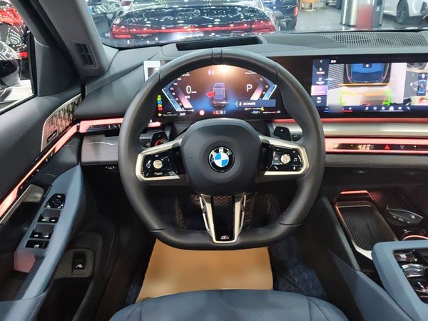 BMW 5 Series 2024, 31600 км, за 49044 USD - фото 14