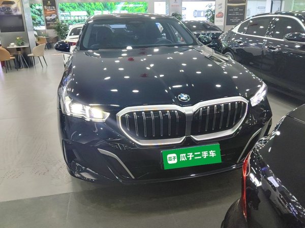 BMW 5 Series 2024, 31600 км, за 49044 USD
