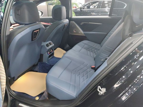 BMW 5 Series 2024, 31600 км, за 49044 USD - фото 20