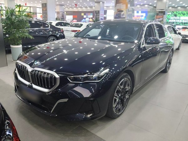 BMW 5 Series · 2024 год
