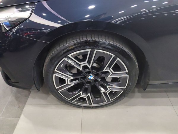 BMW 5 Series 2024, 31600 км, за 49044 USD - фото 8