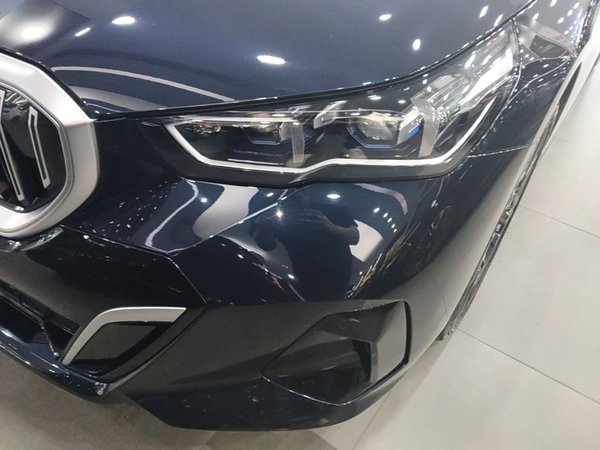 BMW 5 Series 2024, 31600 км, за 49044 USD - фото 9