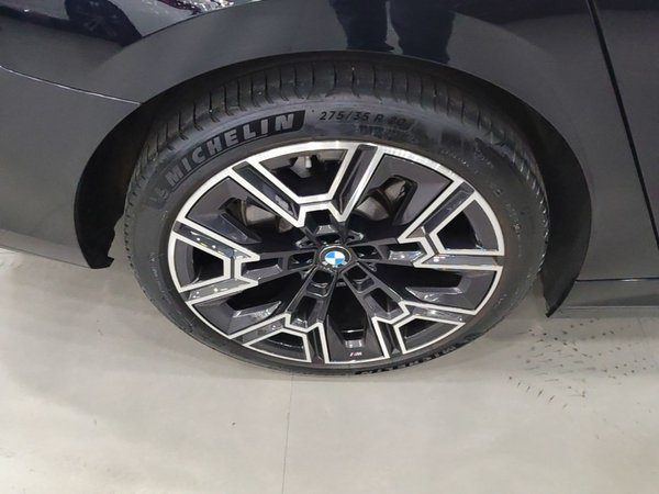 BMW 5 Series 2024, 31600 км, за 49044 USD - фото 10
