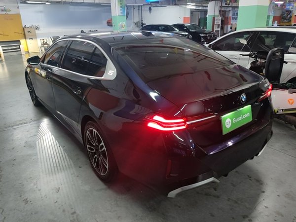 BMW 5 Series 2024, 34500 км, за 39619 USD