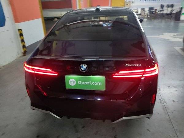 BMW 5 Series 2024, 34500 км, за 39619 USD