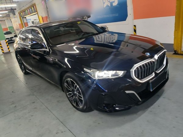 BMW 5 Series 2024, 34500 км, за 39619 USD