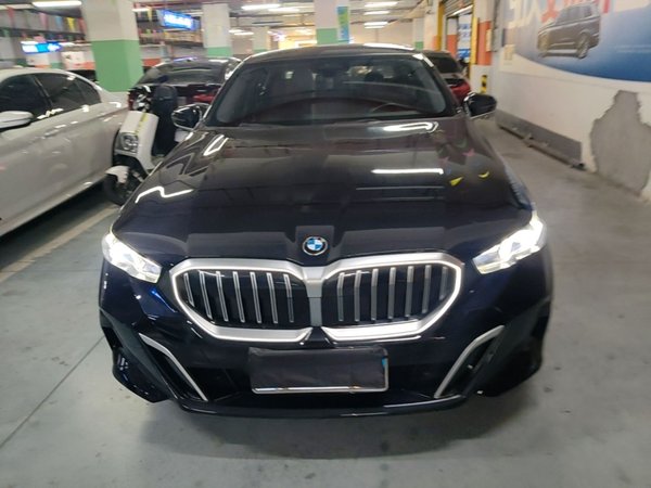 BMW 5 Series 2024, 34500 км, за 39619 USD