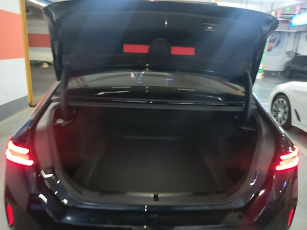 BMW 5 Series 2024, 34500 км, за 39619 USD - фото 22