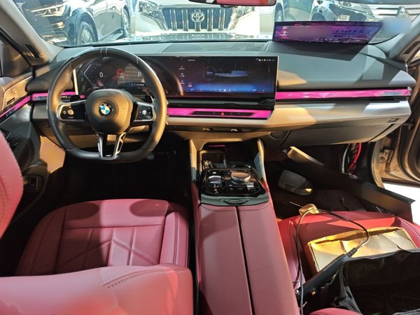 BMW 5 Series 2024, 24100 км, за 42479 USD - фото 13