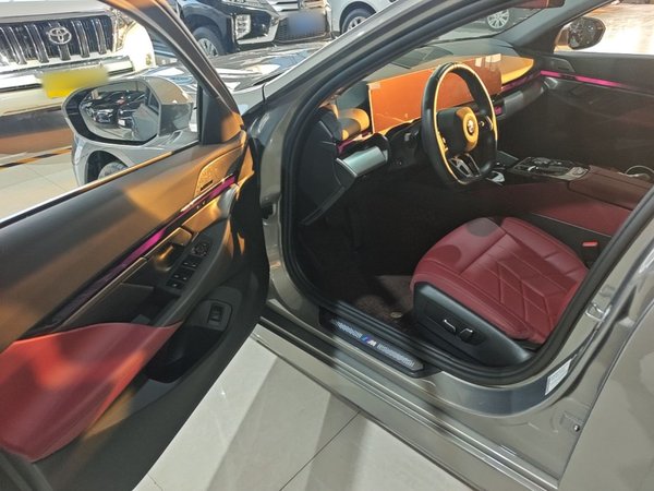 BMW 5 Series 2024, 24100 км, за 42479 USD - фото 19