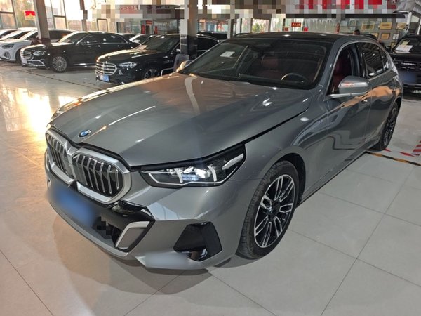 BMW 5 Series · 2024 год
