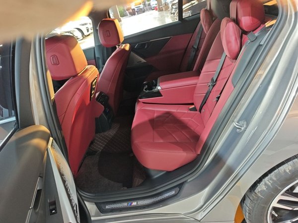BMW 5 Series 2024, 24100 км, за 42479 USD - фото 20