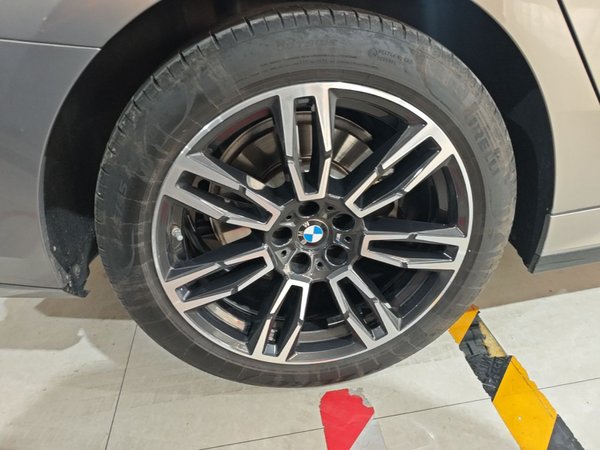 BMW 5 Series 2024, 24100 км, за 42479 USD - фото 10