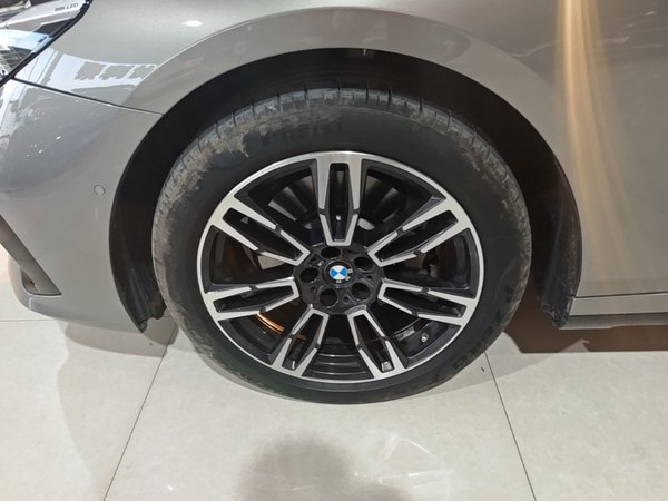 BMW 5 Series 2024, 24100 км, за 42479 USD - фото 8