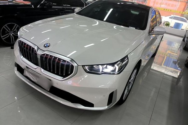BMW 5 Series · 2024 год