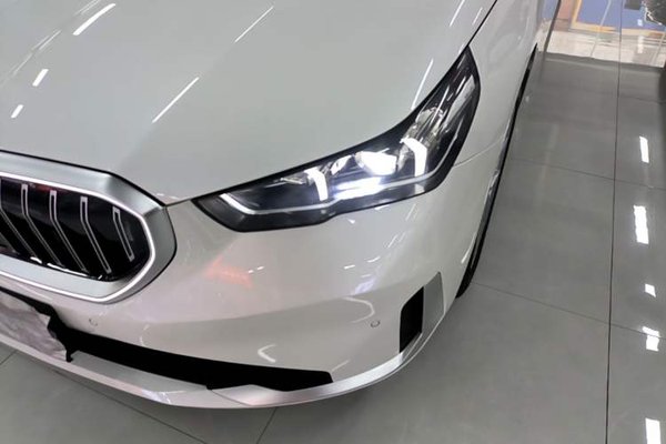 BMW 5 Series 2024, 18400 км, за 40159 USD - фото 9