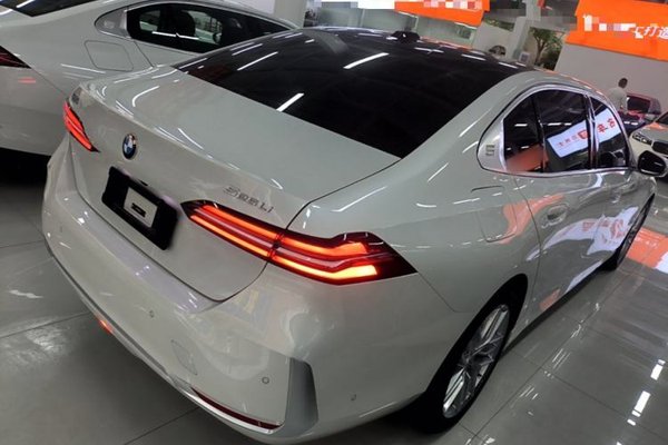 BMW 5 Series 2024, 18400 км, за 40159 USD - фото 6