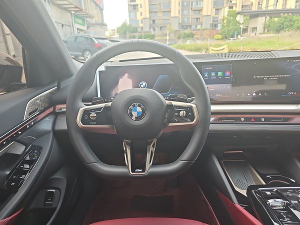 BMW 5 Series 2025, 10900 км, за 50729 USD - фото 22