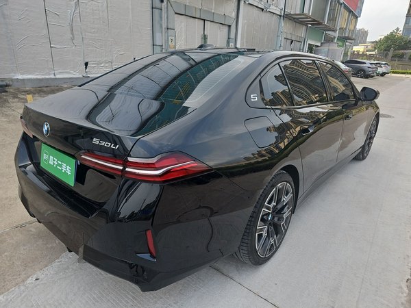 BMW 5 Series 2025, 10900 км, за 50729 USD