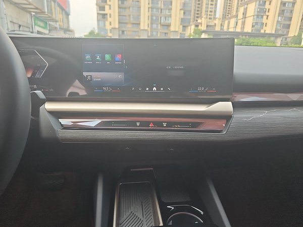 BMW 5 Series 2025, 10900 км, за 50729 USD - фото 12