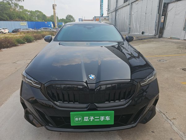 BMW 5 Series 2025, 10900 км, за 50729 USD