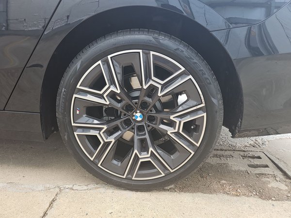 BMW 5 Series 2025, 10900 км, за 50729 USD