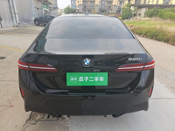 BMW 5 Series 2025, 10900 км, за 50729 USD