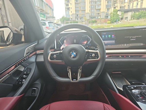 BMW 5 Series 2025, 10900 км, за 50729 USD - фото 11