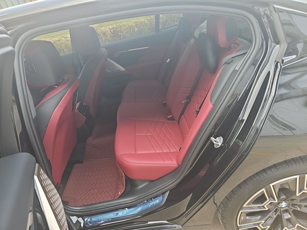 BMW 5 Series 2025, 10900 км, за 50729 USD - фото 13