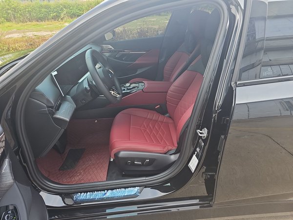 BMW 5 Series 2025, 10900 км, за 50729 USD - фото 18