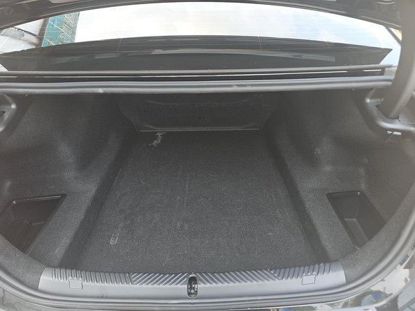 BMW 5 Series 2025, 10900 км, за 50729 USD - фото 8