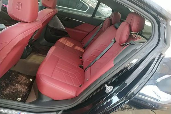 BMW 5 Series 2025, 7100 км, за 47502 USD - фото 20
