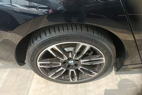 BMW 5 Series 2025, 7100 км, за 47502 USD - фото 10