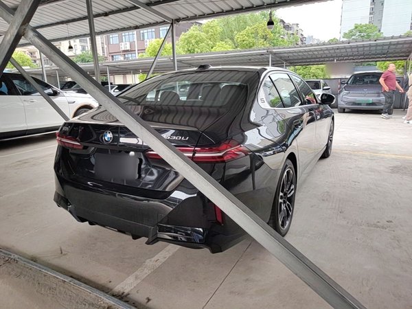 BMW 5 Series 2026, 100 км, за 49969 USD - фото 6