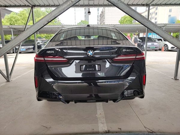 BMW 5 Series 2026, 100 км, за 49969 USD