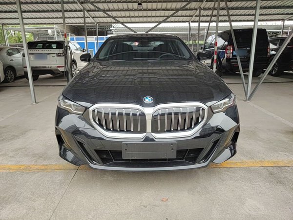 BMW 5 Series 2026, 100 км, за 49969 USD