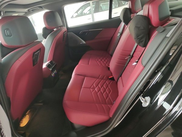 BMW 5 Series 2026, 100 км, за 49969 USD - фото 20
