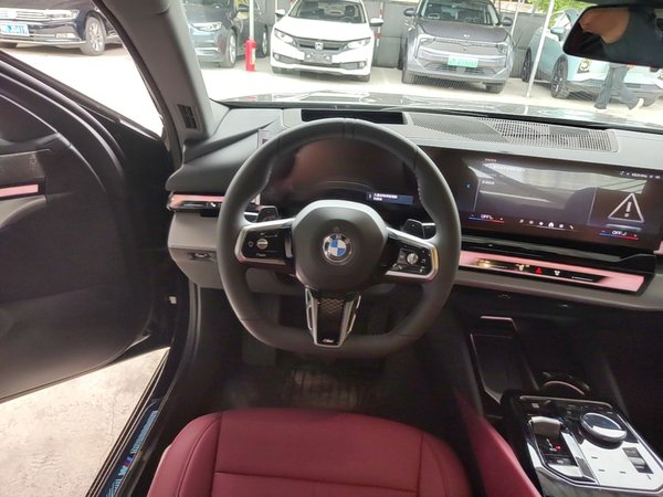 BMW 5 Series 2026, 100 км, за 49969 USD - фото 14