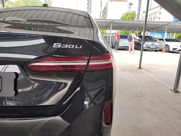 BMW 5 Series 2026, 100 км, за 49969 USD - фото 7