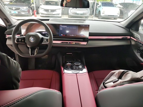 BMW 5 Series 2026, 100 км, за 49969 USD - фото 13