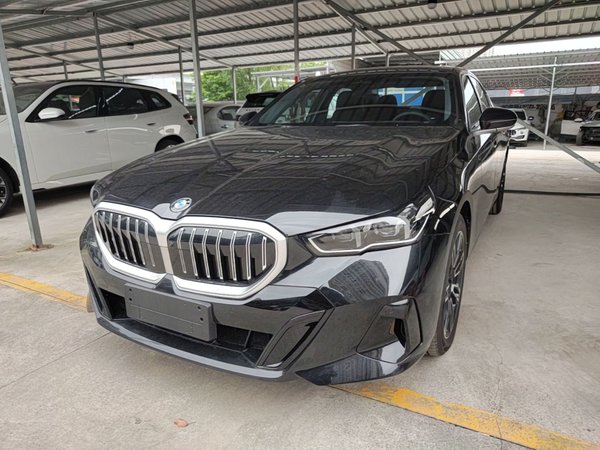 BMW 5 Series · 2026 год