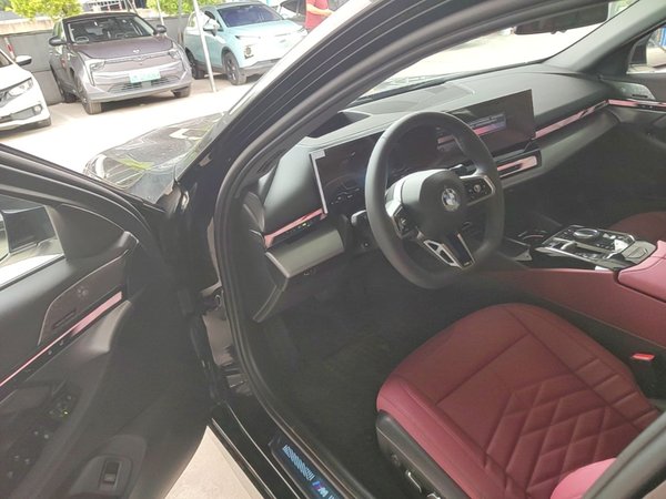 BMW 5 Series 2026, 100 км, за 49969 USD - фото 19