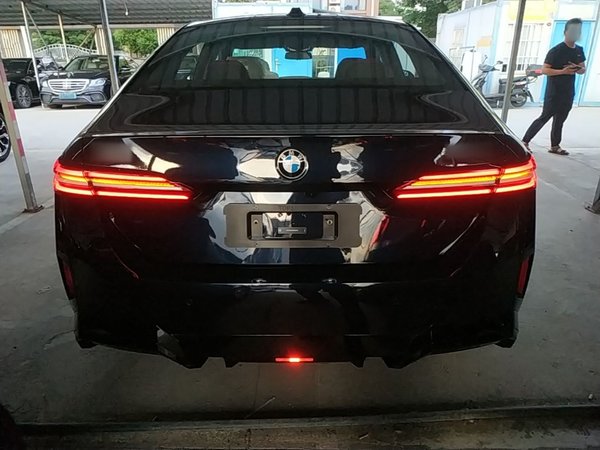 BMW 5 Series 2026, 100 км, за 49036 USD